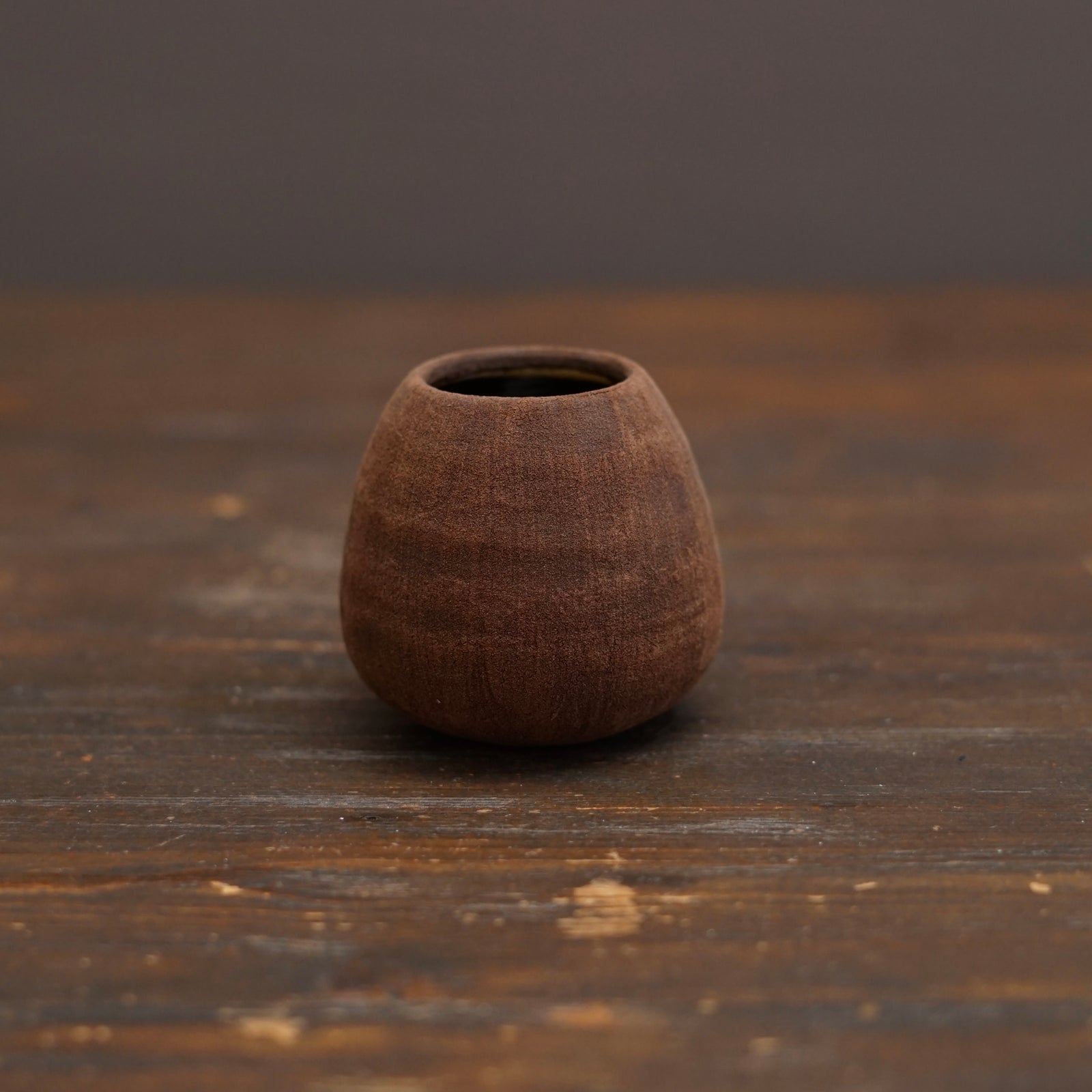 Chestnut / Chocolota Mini Dino Vase #JT446A