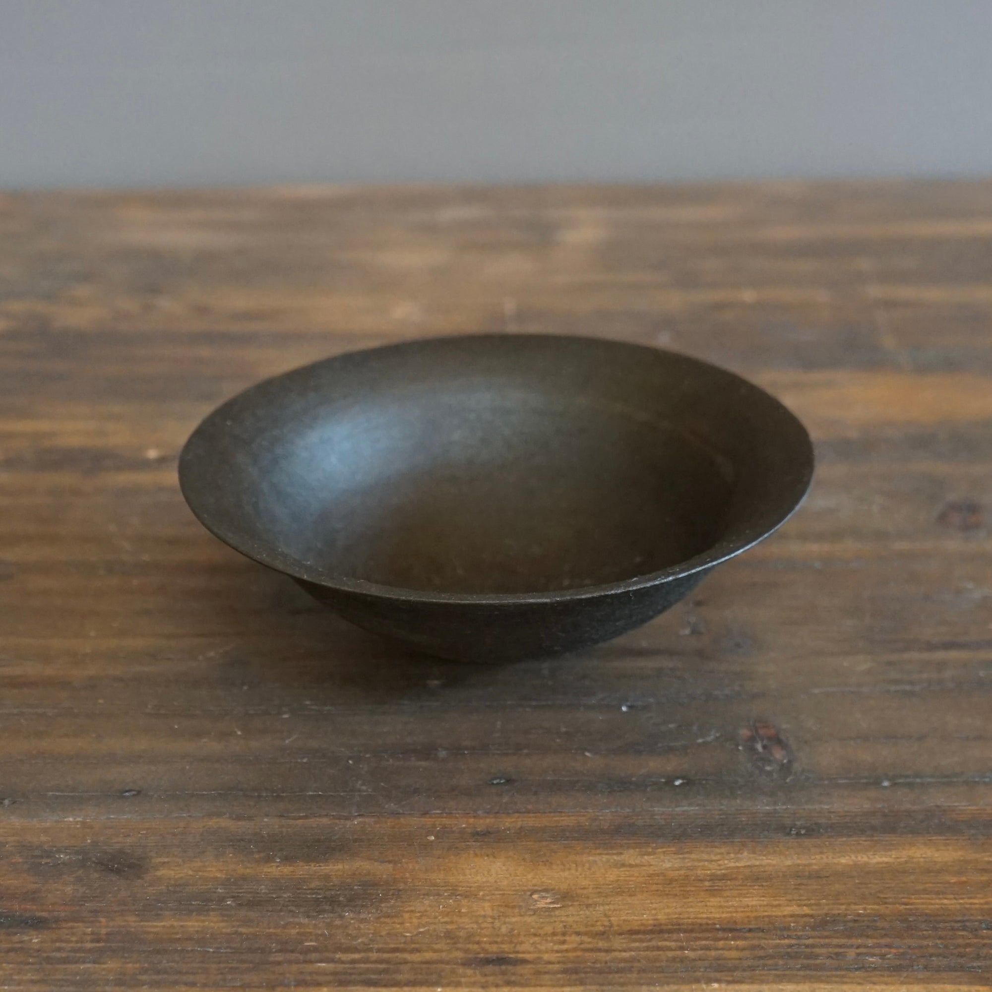 Lacquer Coated Rimmed Dessert Bowl #K01A