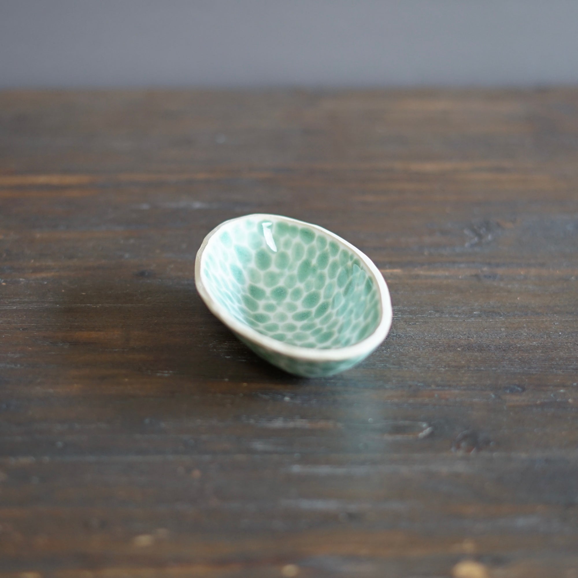 Green Dots Small Oval Plate #LK832A