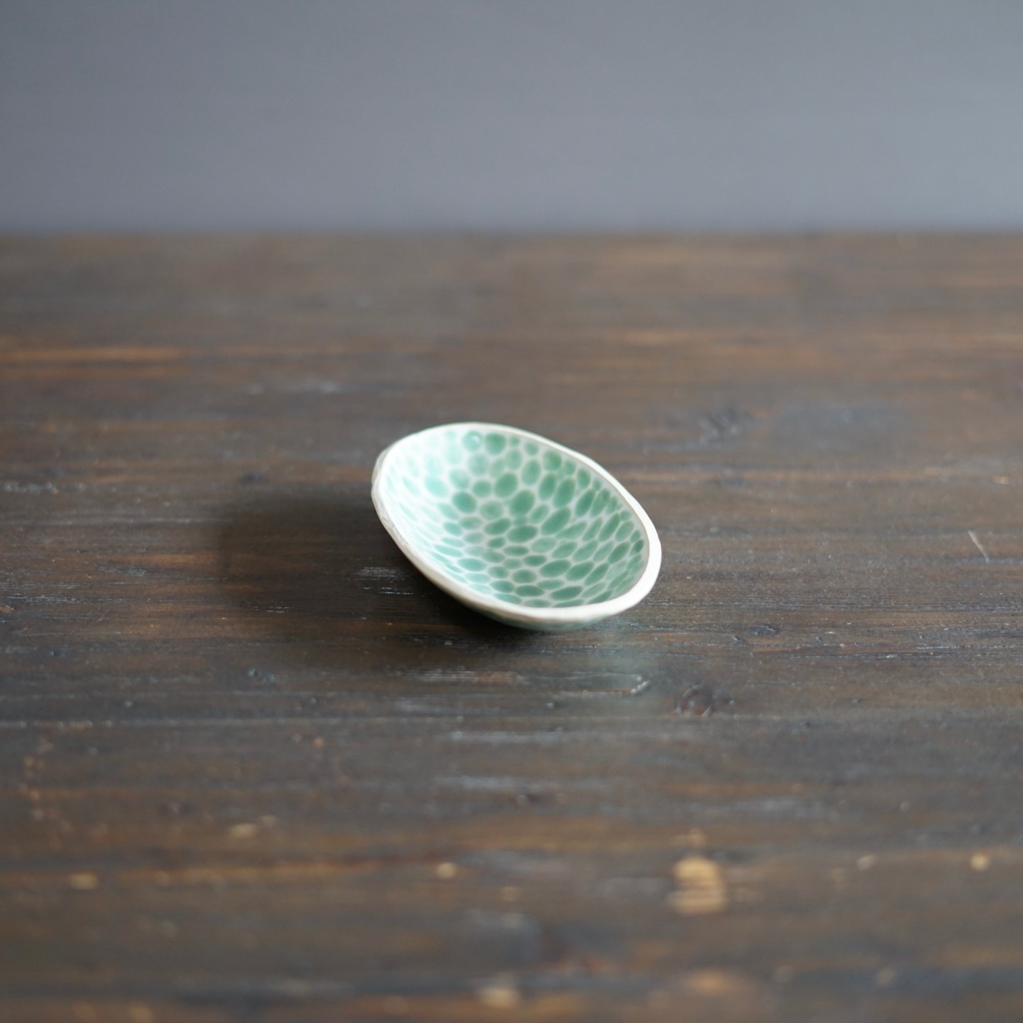 Green Dots Small Oval Plate #LK832D