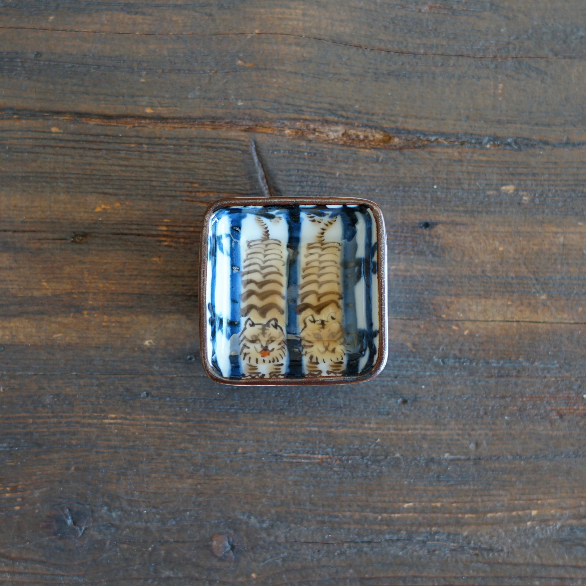 Handstand Tigers Tiny Plate #KY77H