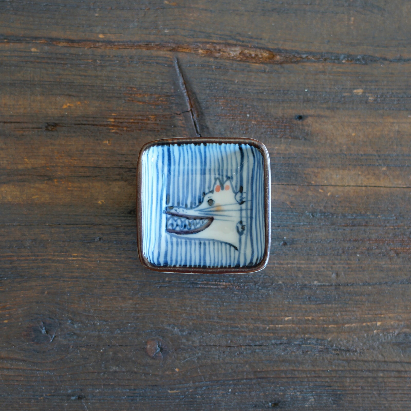 Sneaky Wolf Tiny Plate #KY77V