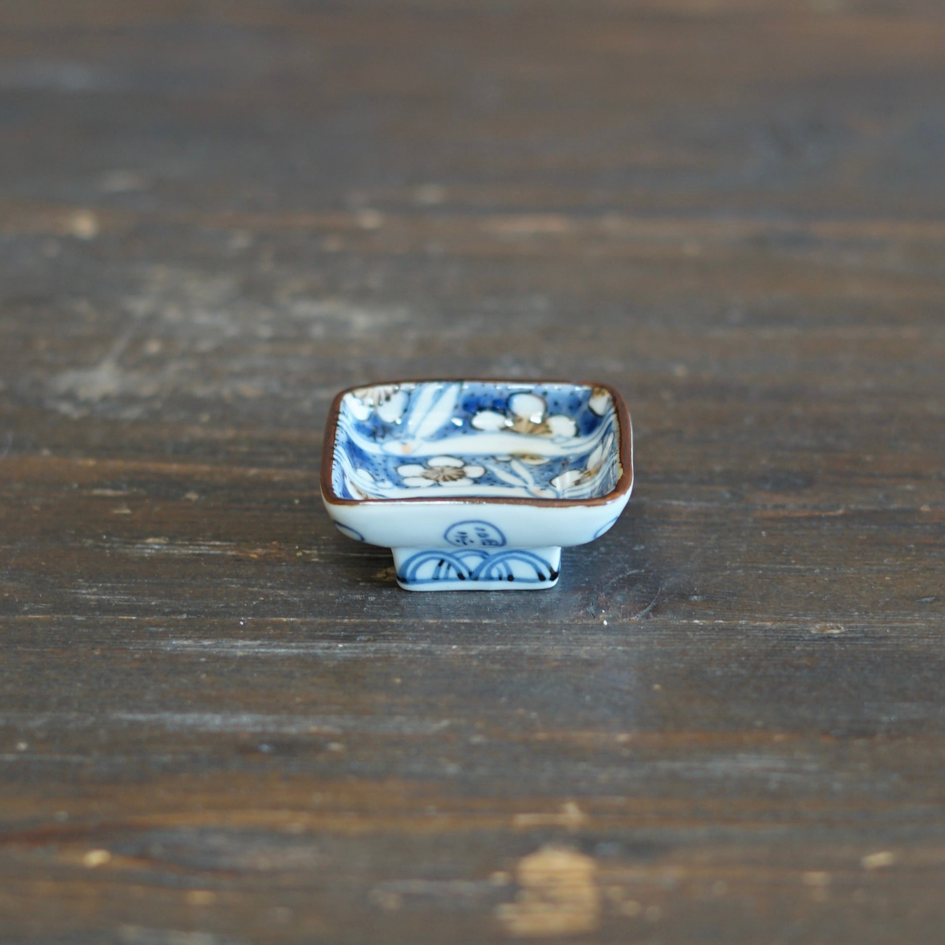 Field of Rabbits Tiny Plate #KY77X