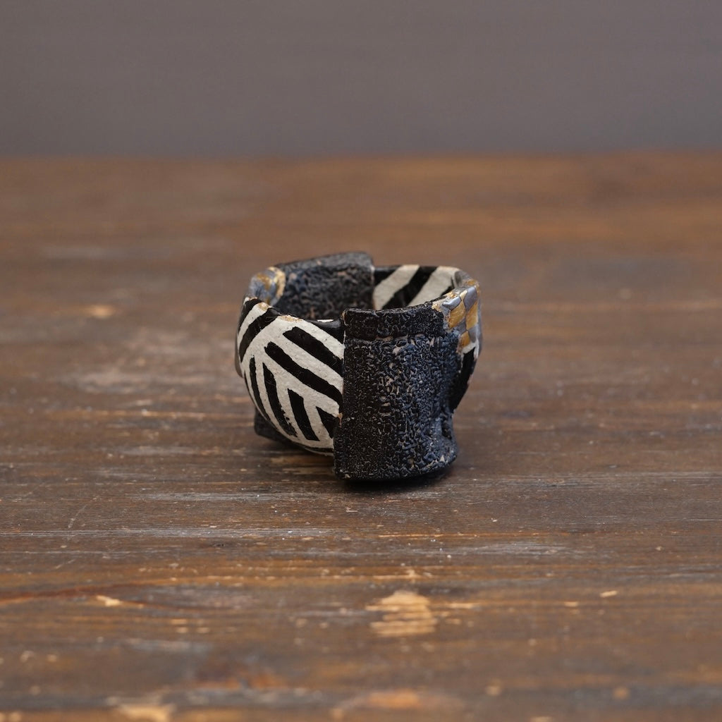 Dazzled and Black Four-Split Sake Cup #HT114