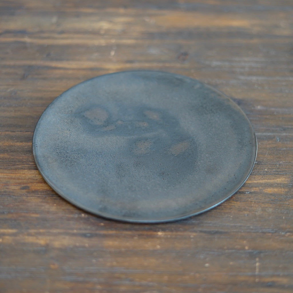Flat Round Plate by Yuji Murakami