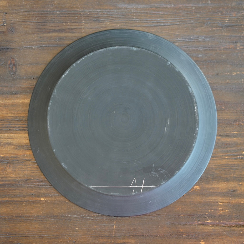 Flat Round Plate by Yuji Murakami