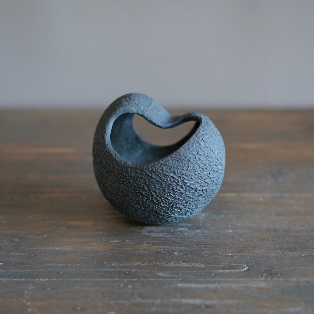 Small Dark Moon Black #KY93