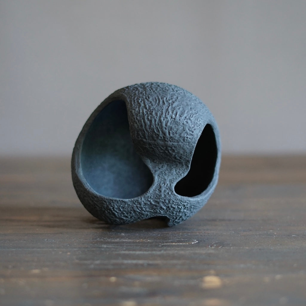 Small Dark Moon Black #KY93