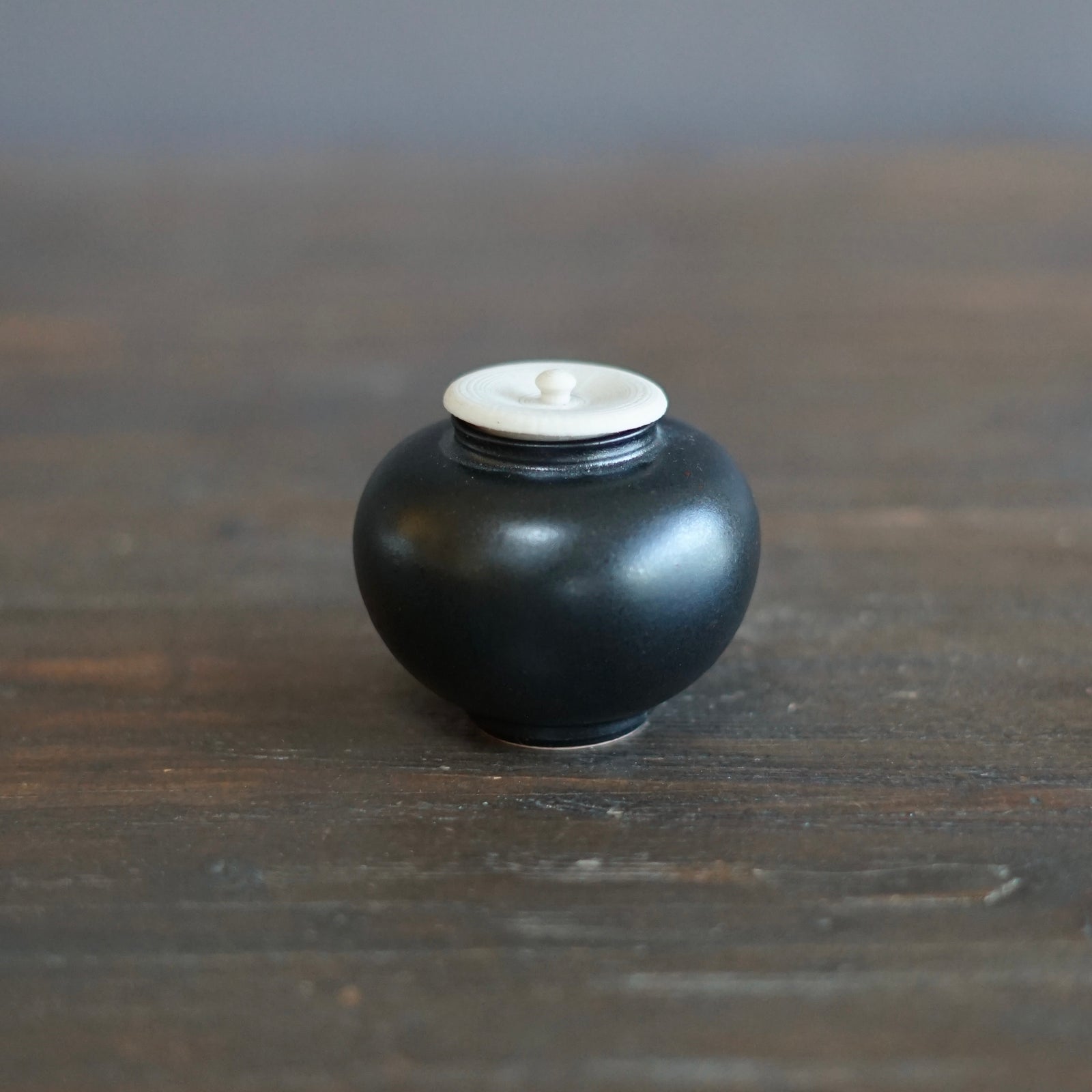 Black Chaire Tea Caddy w/ 3D Printing Top #KU17