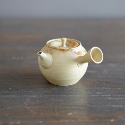 Happy Rabbit Tea / Sake Cup #K41C