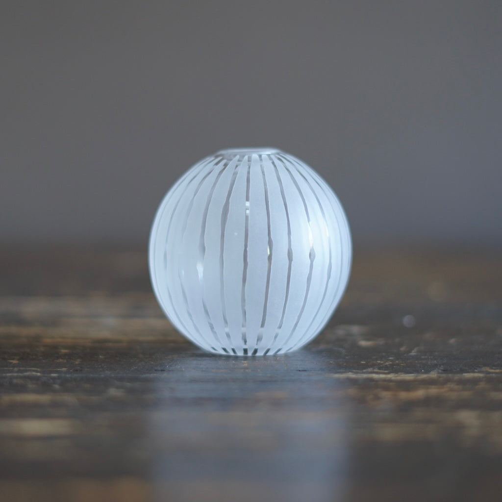 Round Ball Bud Vase Clear Stripes #YY29C