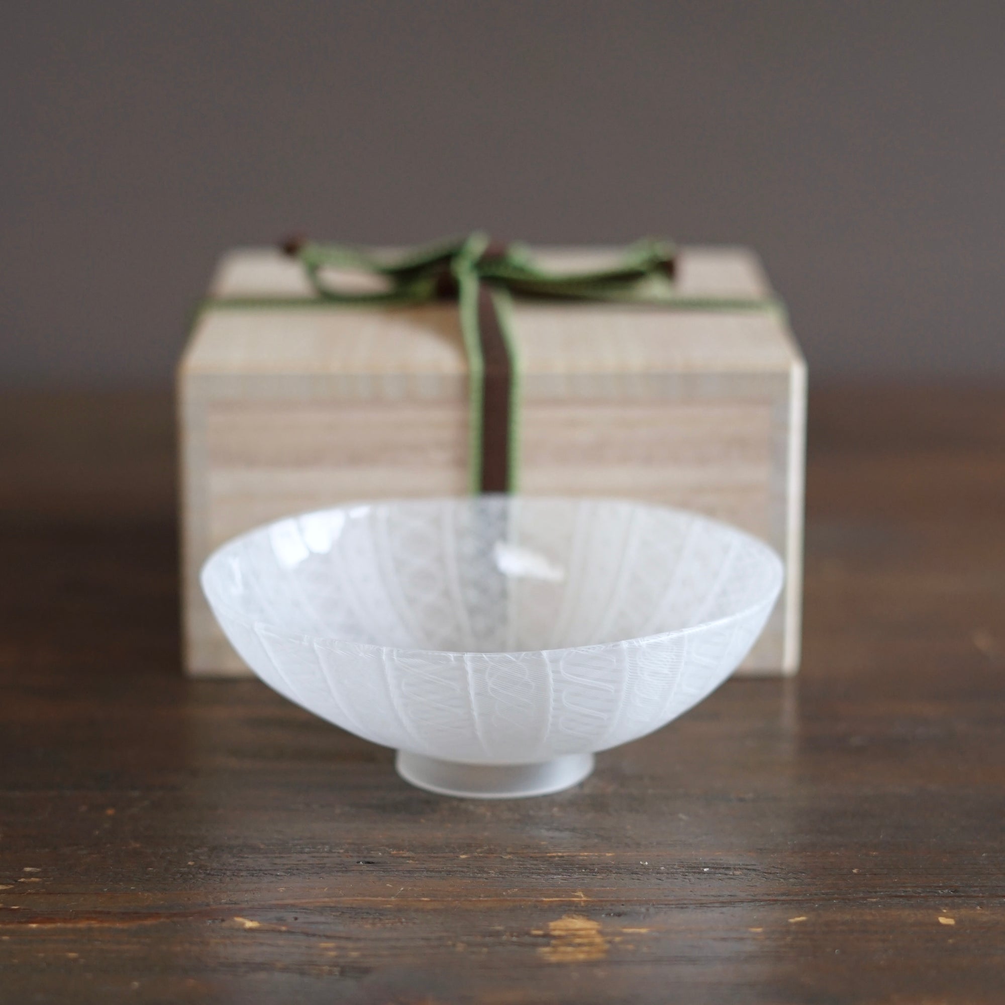 White Lace Glass Shallow Tea Bowl #NS26