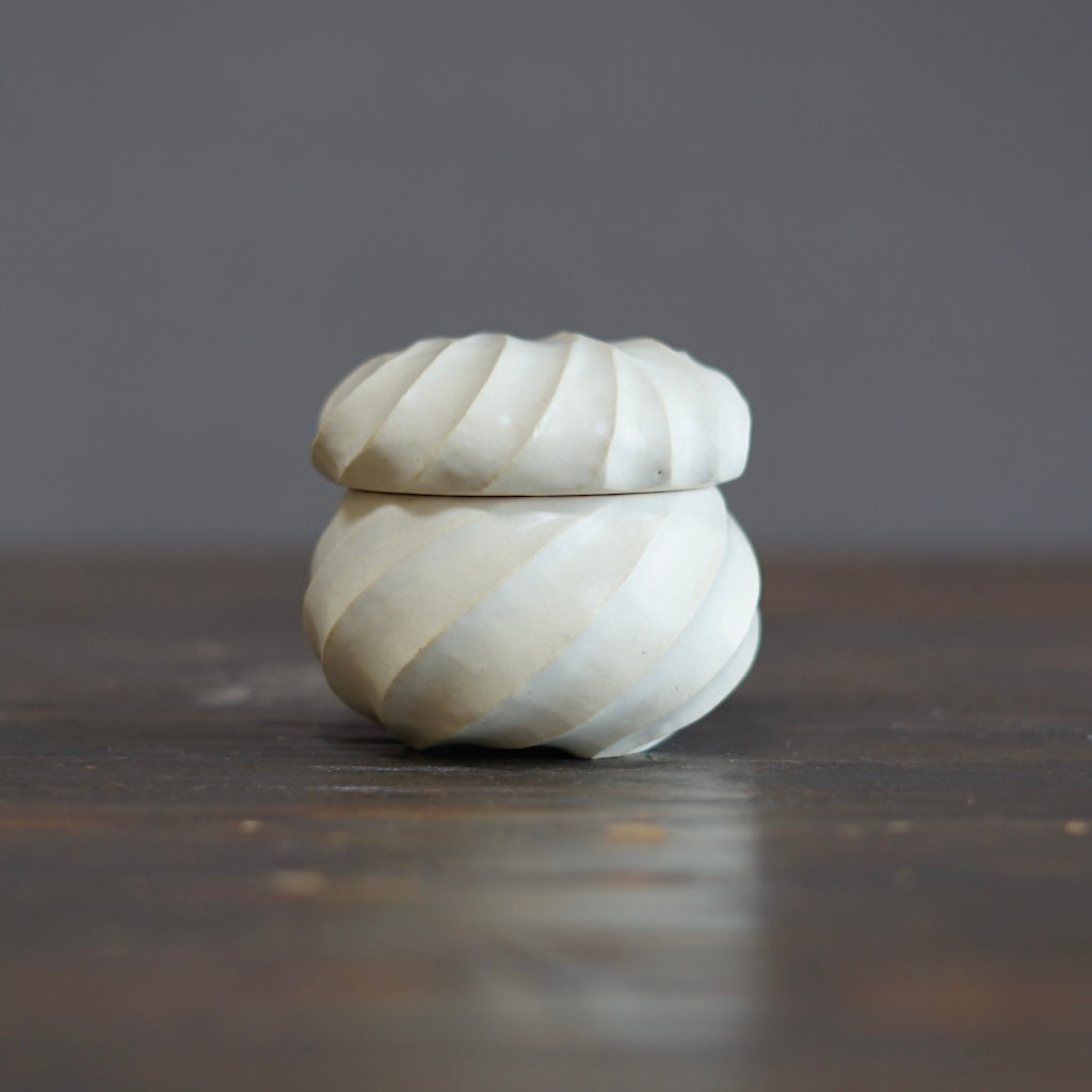 Twisted White Container #OMT123E